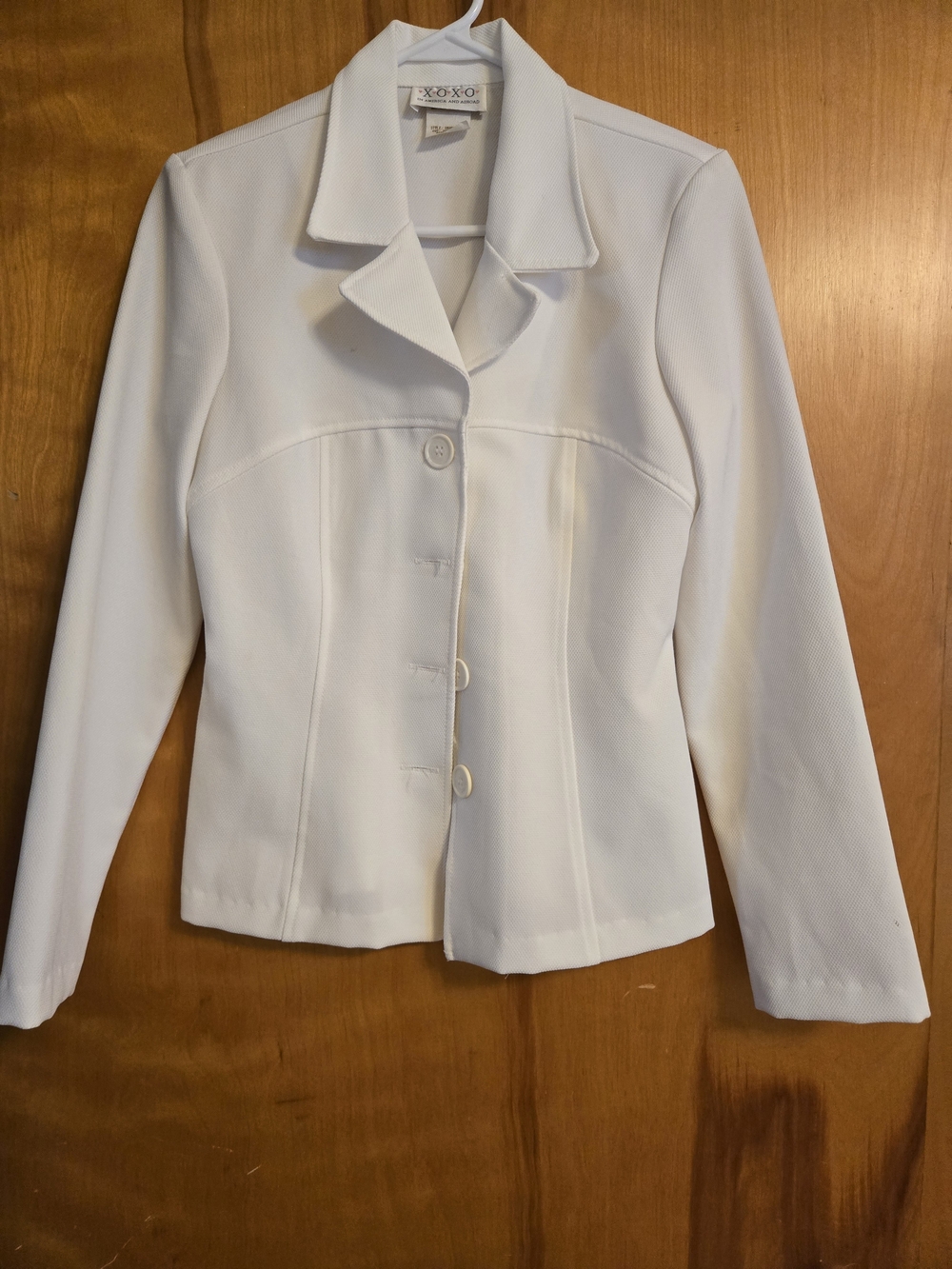XOXO Women's White Tailored Button-Front Blazer